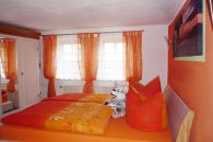 Schlafzimmer mit Doppelbett